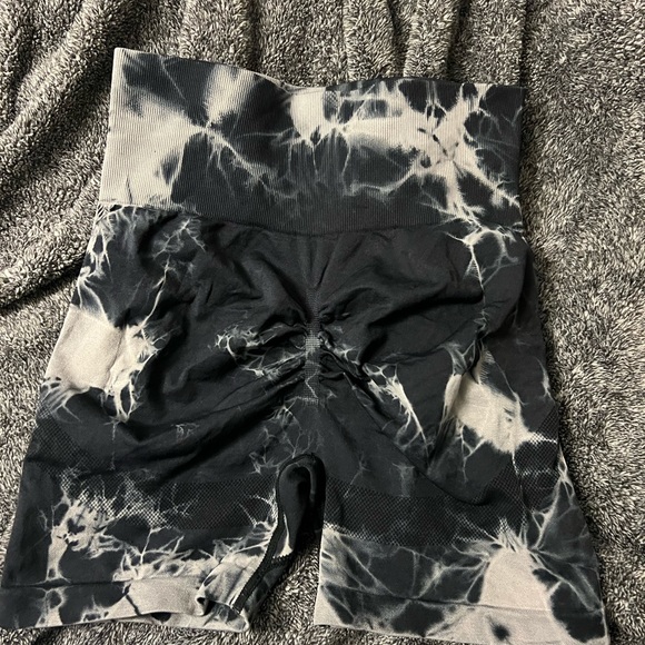 Booty Scrunch Shorts - Picture 1 of 4